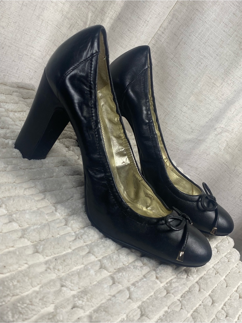 Tahari Black Leather Block Heel Pumps Elastic Scrunch Ballet Bow Dress Shoes